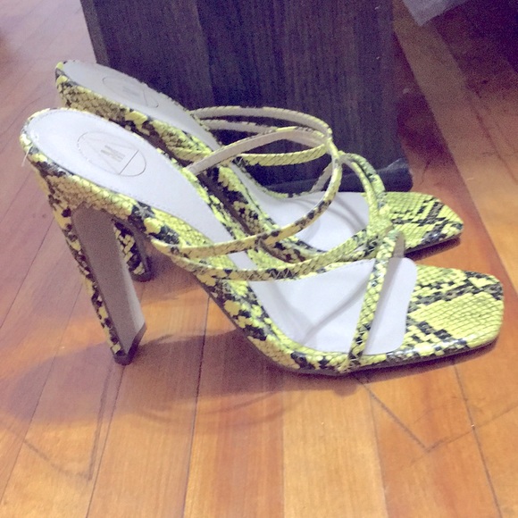 Hello - Picture 4 of 4